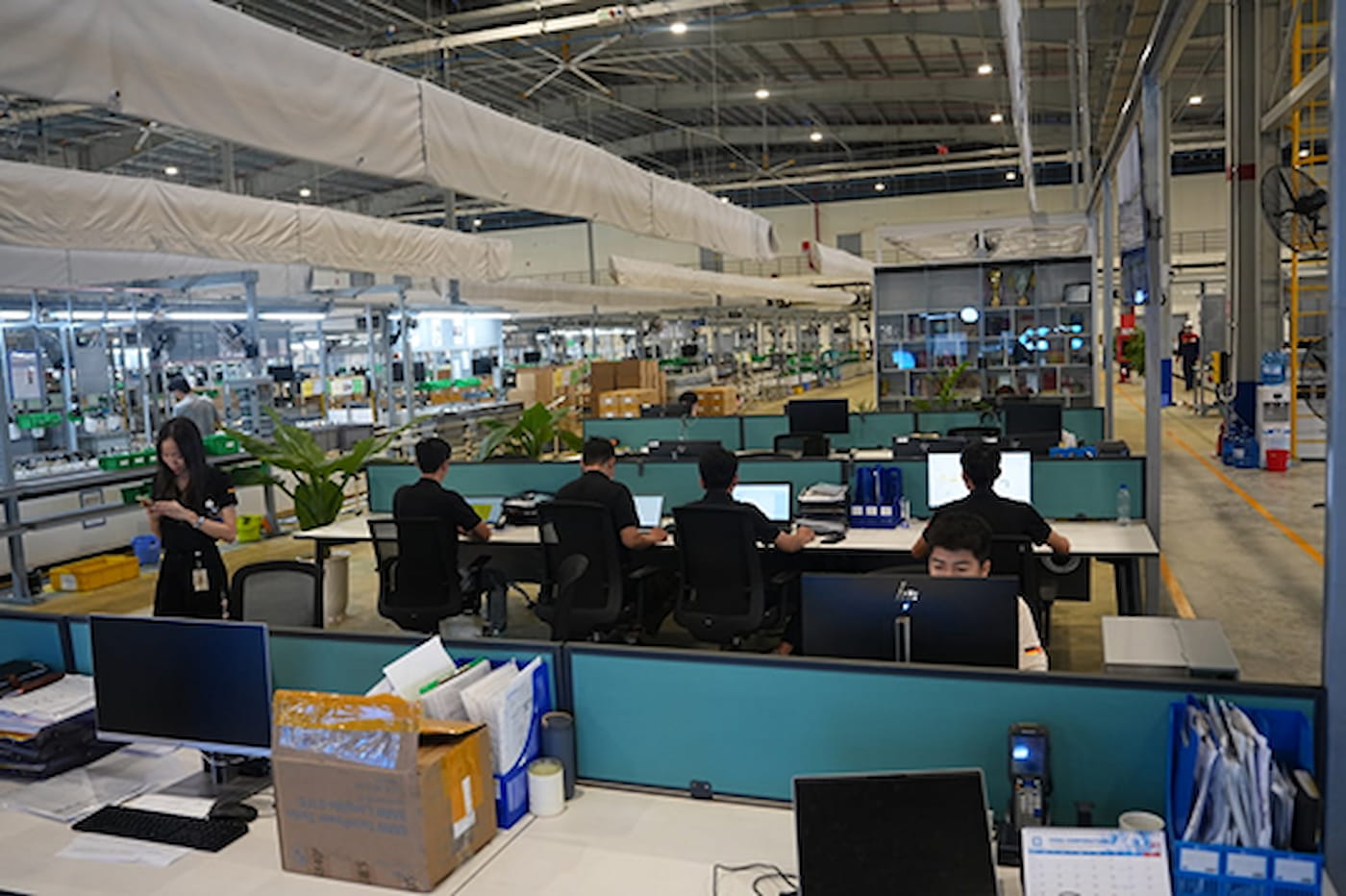 Equipo de trabajo en oficina Adtech